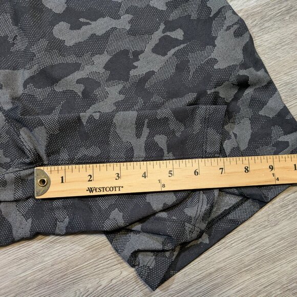 Lululemon Men's Medium Pace Breaker Linerless Shorts Black Camo Athletic Gym - Picture 9 of 9